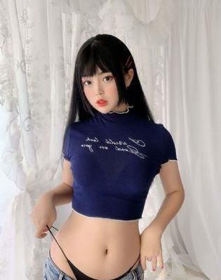 独自在夜晚的海边