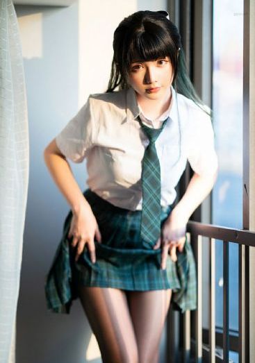 从天而降的女孩子从二楼掉下来了